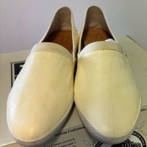 Frye Melanie Slip On Cream Shoes Leather 7M New